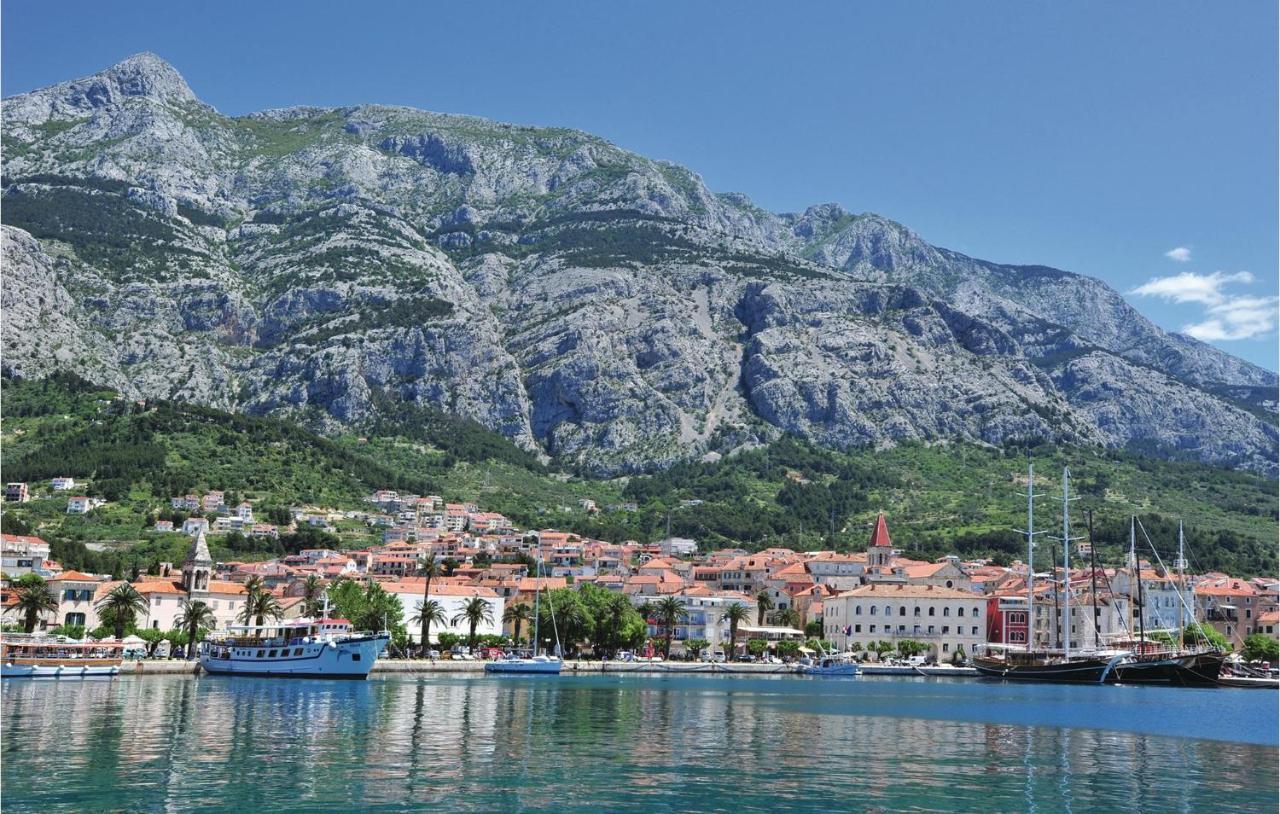 2 Bedroom Cozy Apartment In Makarska Exterior photo