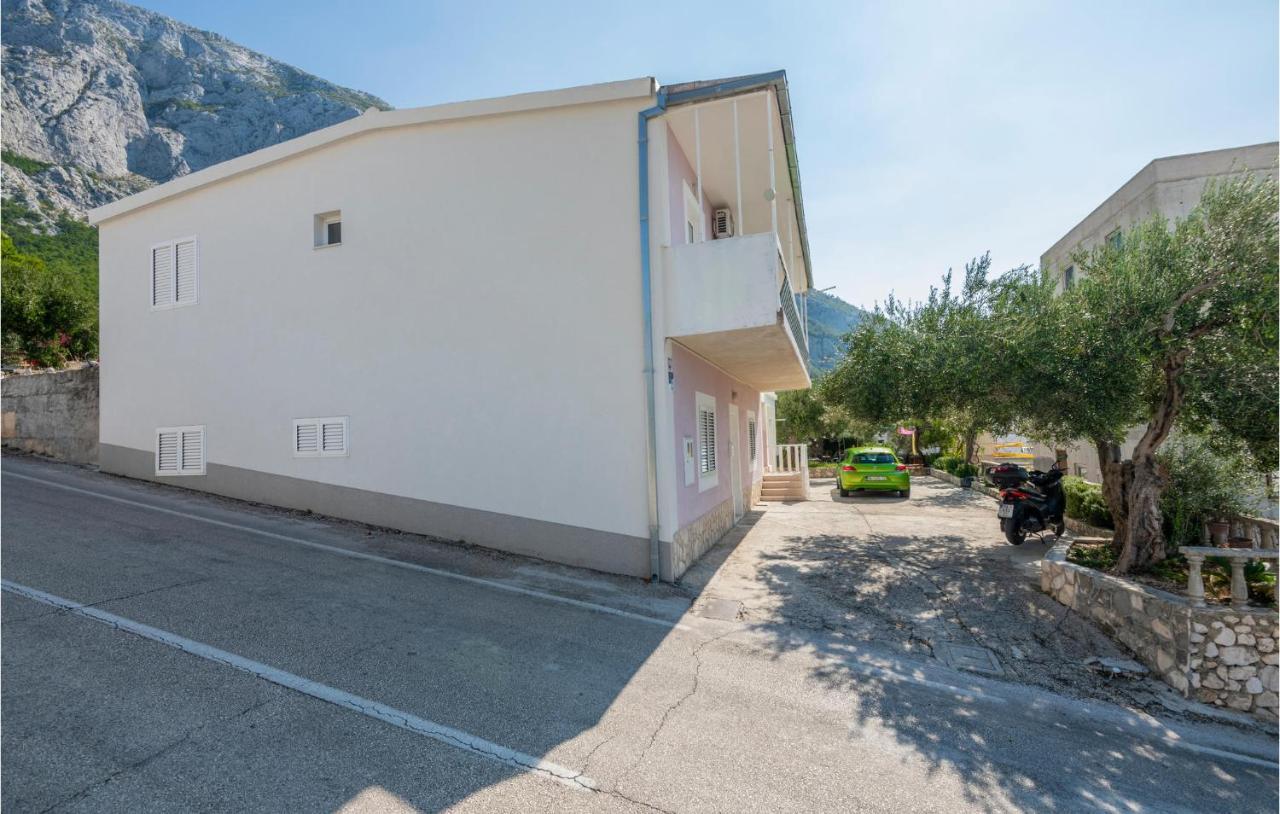 2 Bedroom Cozy Apartment In Makarska Exterior photo