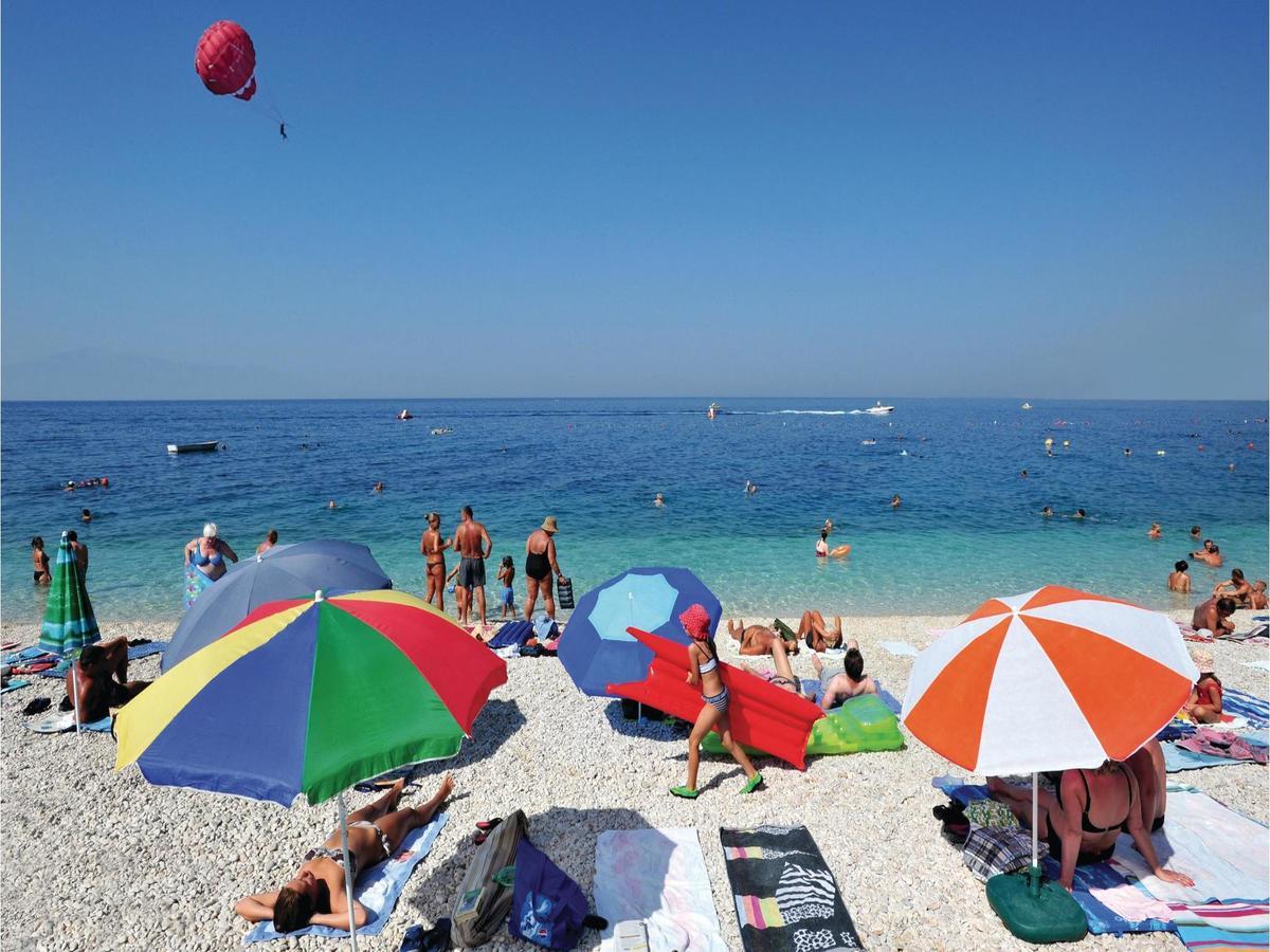 2 Bedroom Cozy Apartment In Makarska Exterior photo