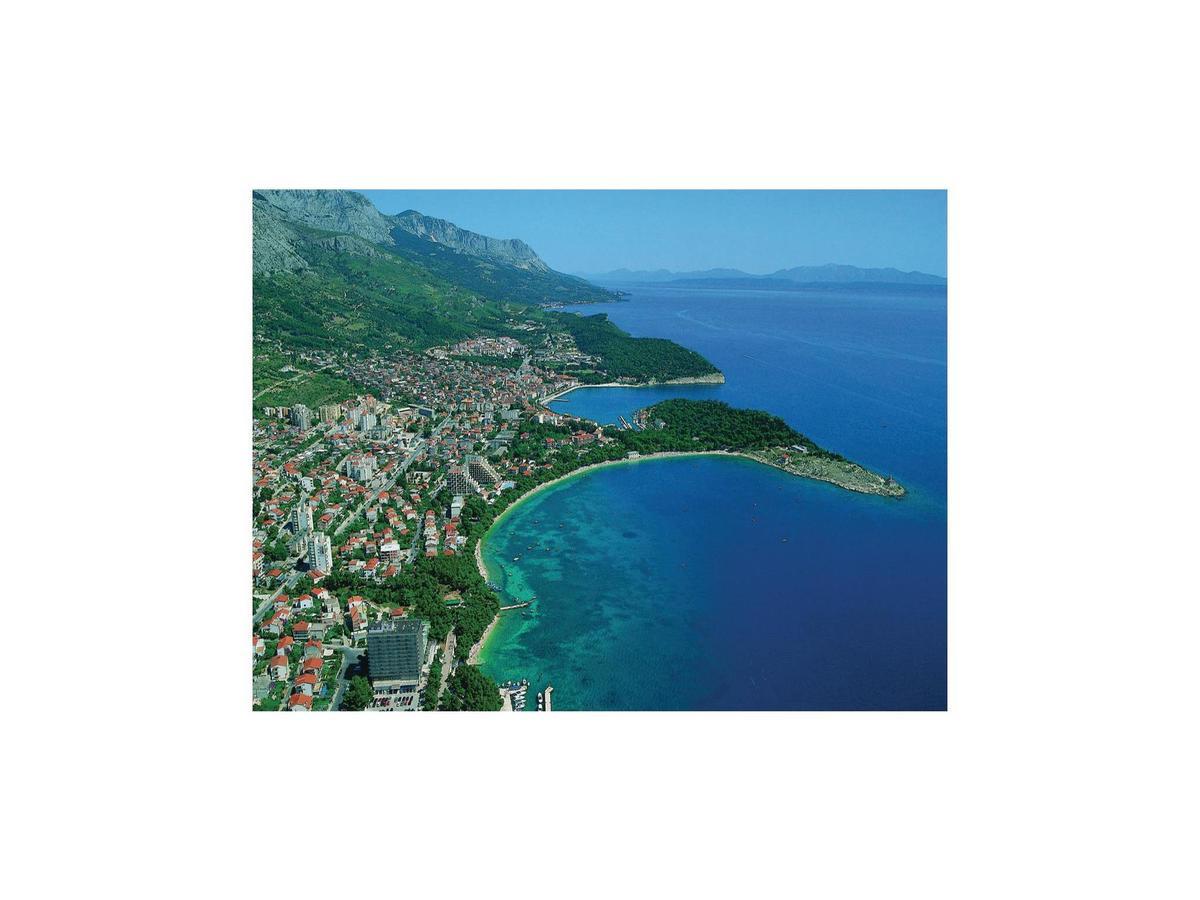 2 Bedroom Cozy Apartment In Makarska Exterior photo
