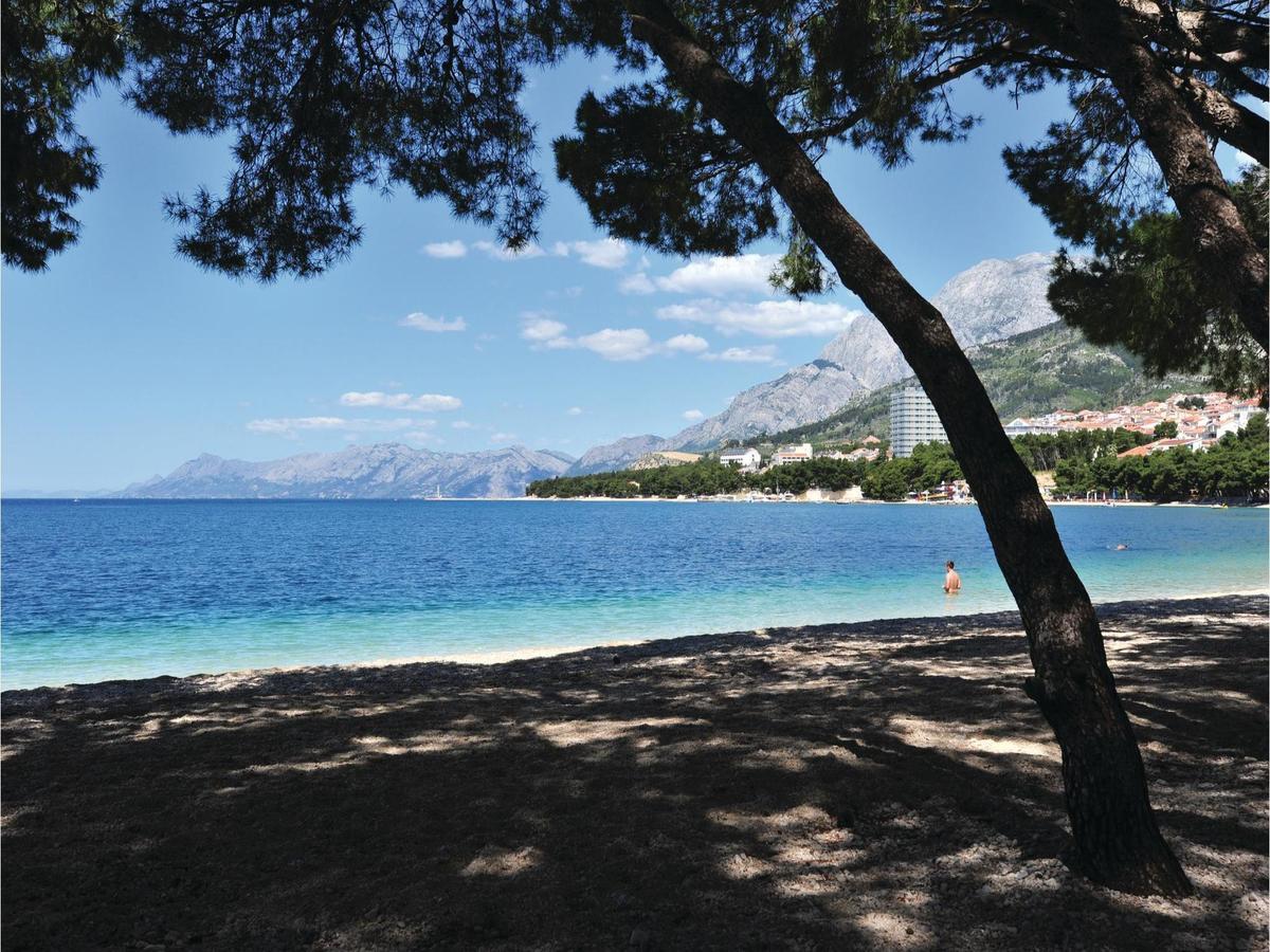 2 Bedroom Cozy Apartment In Makarska Exterior photo