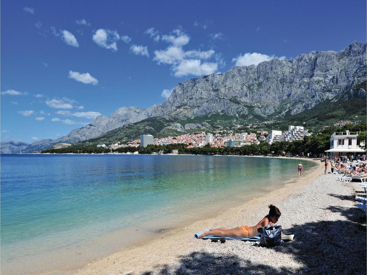 2 Bedroom Cozy Apartment In Makarska Exterior photo