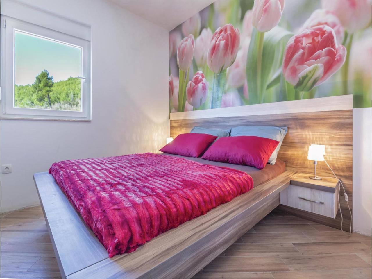 2 Bedroom Cozy Apartment In Makarska Exterior photo