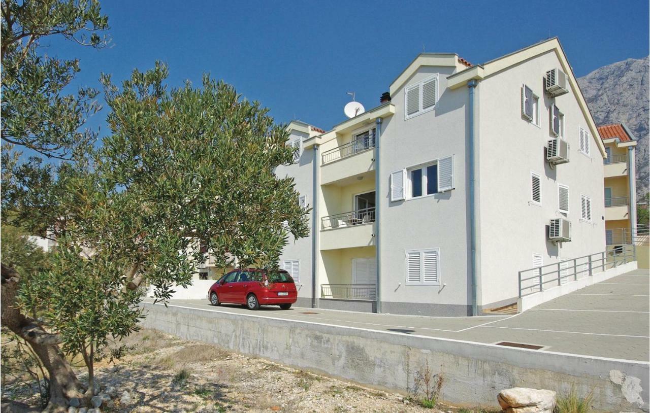 2 Bedroom Cozy Apartment In Makarska Exterior photo