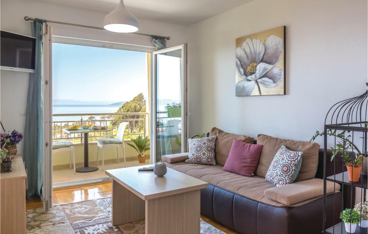 2 Bedroom Cozy Apartment In Makarska Exterior photo