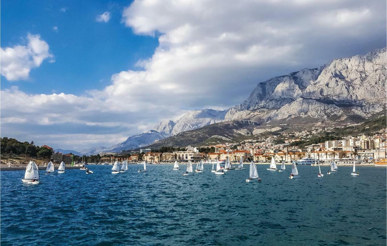 2 Bedroom Cozy Apartment In Makarska Exterior photo