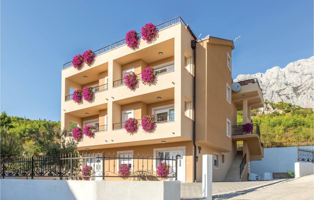 2 Bedroom Cozy Apartment In Makarska Exterior photo