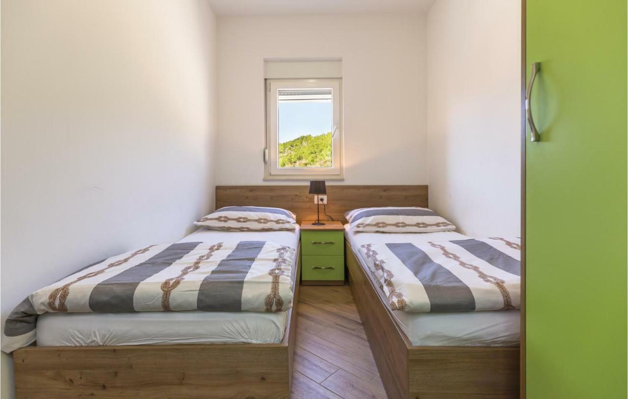 2 Bedroom Cozy Apartment In Makarska Exterior photo