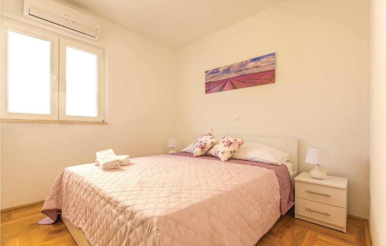 2 Bedroom Cozy Apartment In Makarska Exterior photo