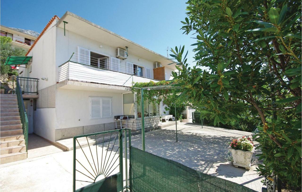 2 Bedroom Cozy Apartment In Makarska Exterior photo