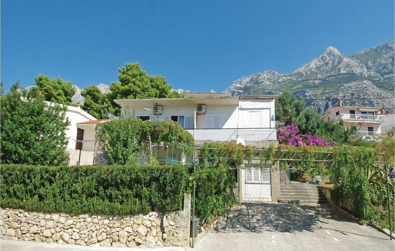 2 Bedroom Cozy Apartment In Makarska Exterior photo